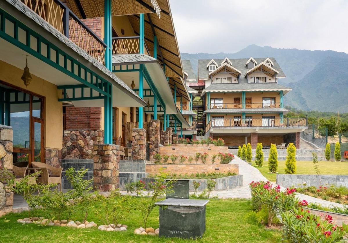 Tiaraa Jujurana Resort T Pathyar Buitenkant foto