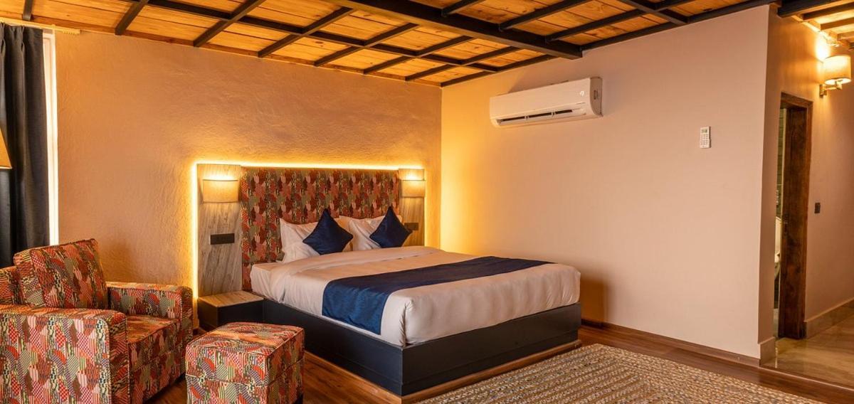 Tiaraa Jujurana Resort T Pathyar Buitenkant foto