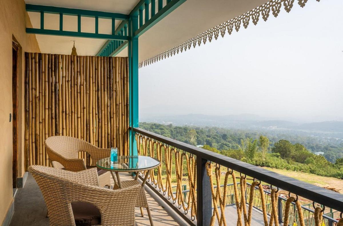 Tiaraa Jujurana Resort T Pathyar Buitenkant foto